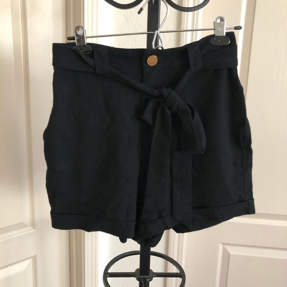 Show Me Your MuMu Hadley Linen Shorts - Picture 4 of 7